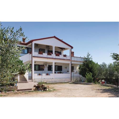 Two-Bedroom Apartment In Peruski