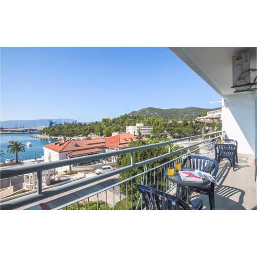 Two-Bedroom Apartment In Ploce