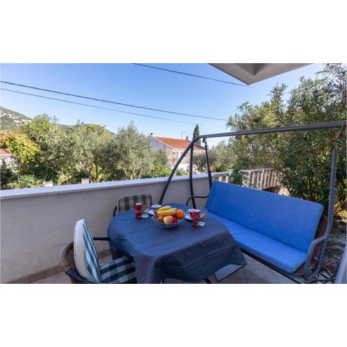 Two-Bedroom Apartment In Ploce