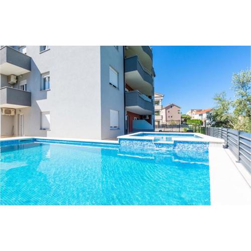 Two-Bedroom Apartment In Podstrana