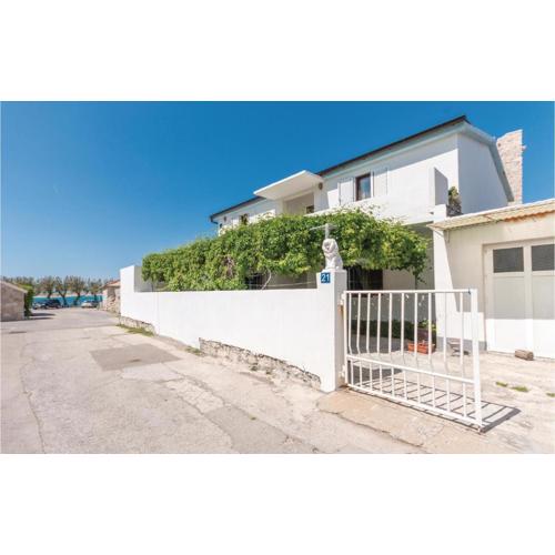 Two-Bedroom Apartment In Razanac