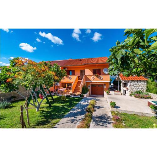 Two-Bedroom Apartment In Razanac