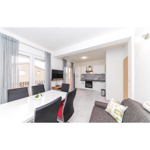 Two-Bedroom Apartment In Sevid