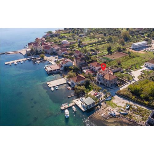 Two-Bedroom Apartment In Ston
