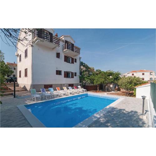 Two-Bedroom Apartment In Supetar