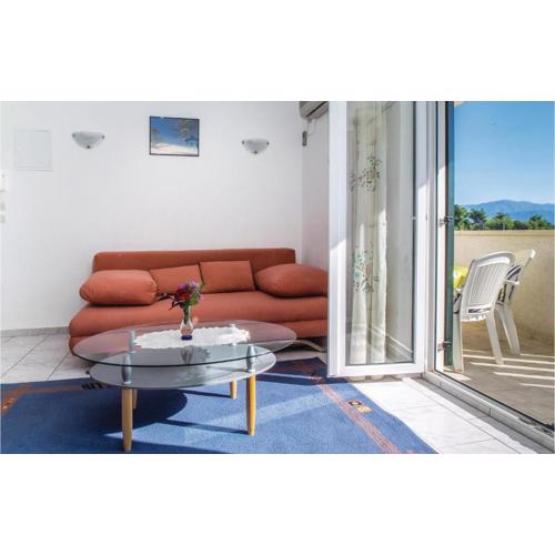 Two-Bedroom Apartment In Supetar