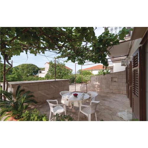 Two-Bedroom Apartment In Supetar