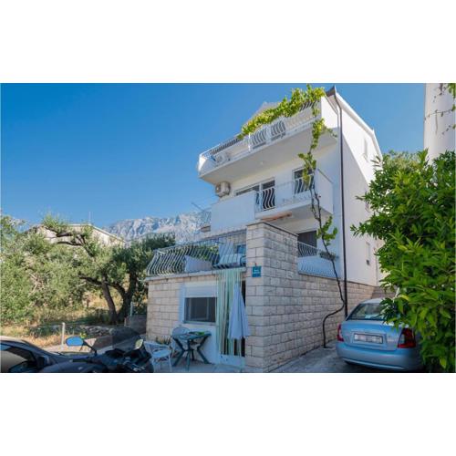 Two-Bedroom Apartment In Tucepi