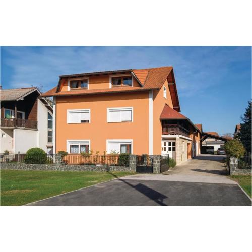 Two-Bedroom Apartment In Velika Gorica