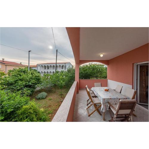 Two-Bedroom Apartment In Vir