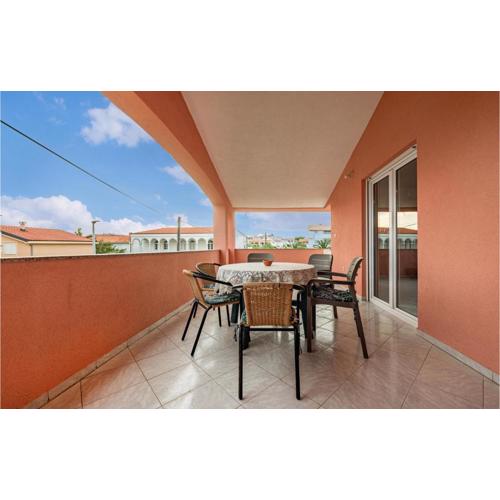 Two-Bedroom Apartment In Vir