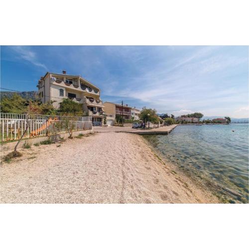 Two-Bedroom Apartment Kastel Kambelovac 03