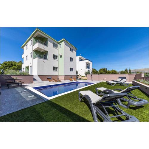 Two-Bedroom Apartment Saldun With Sea View 08
