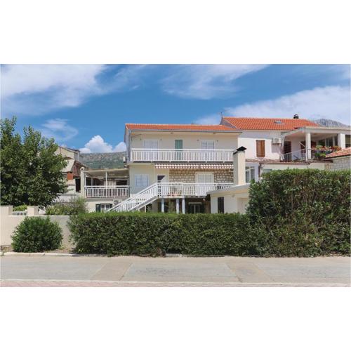 Two-Bedroom Apartment With Sea View In Kastel Kambelovac