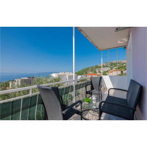 Two-Bedroom Apartment With Sea View In Makarska