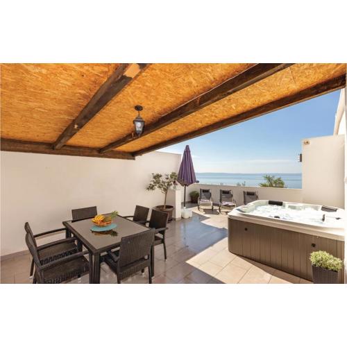 Two-Bedroom Apartment With Sea View In Makarska