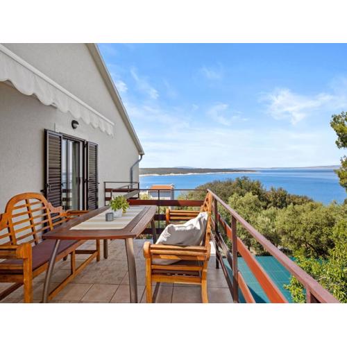 Two-bedroom apartment with sea view