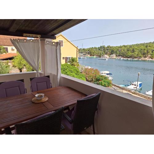Two-bedroom apartment with sea view,big terrase and garden