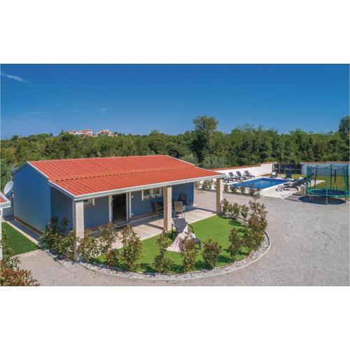 Two-Bedroom Holiday Home In Banjole