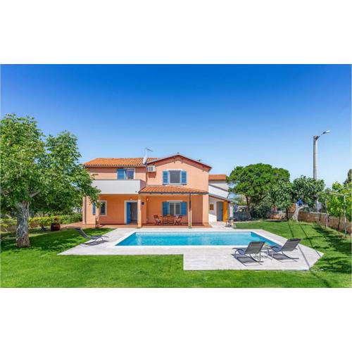 Two-Bedroom Holiday Home In Banjole