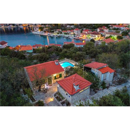 Two-Bedroom Holiday Home In Drvenik Veli