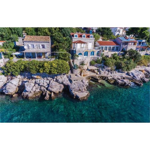 Two-Bedroom Holiday Home In Dubrovnik