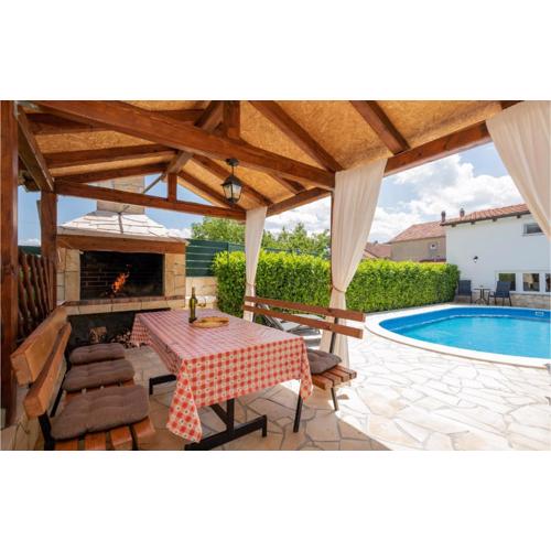 Two-Bedroom Holiday Home In Imotski