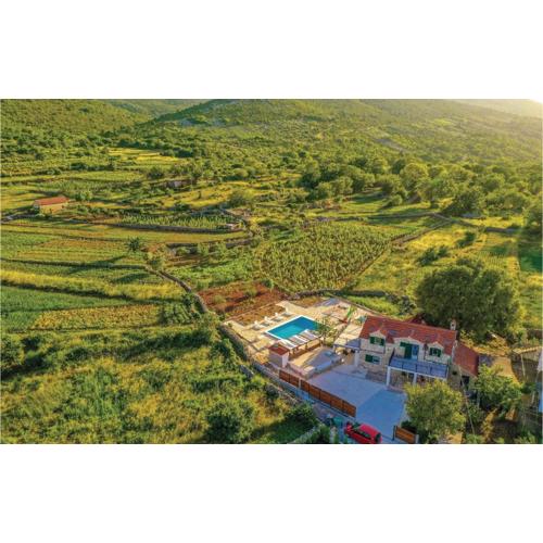 Two-Bedroom Holiday Home In Ljubitovica