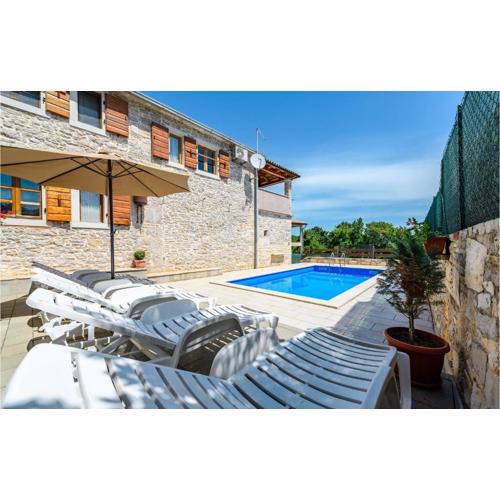 Two-Bedroom Holiday Home In Medancici