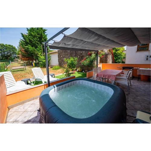Two-Bedroom Holiday Home In Pula