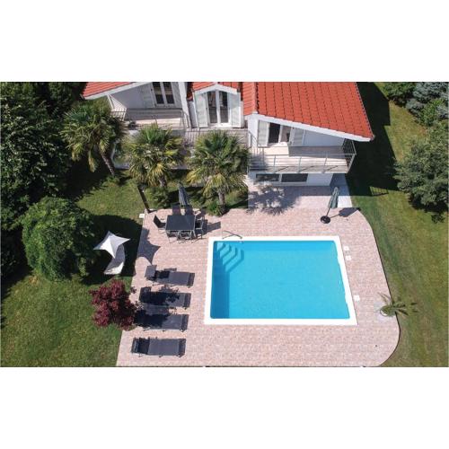 Two-Bedroom Holiday Home In Sinj