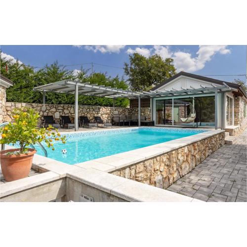 Two-Bedroom Holiday Home In Smrika