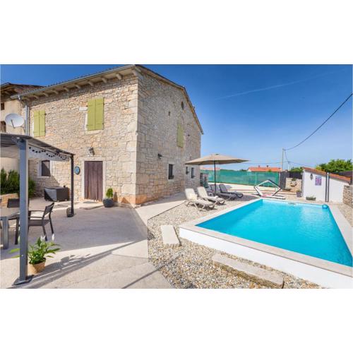 Two-Bedroom Holiday Home In Svetvincenat