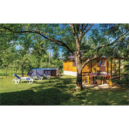 Two-Bedroom Holiday Home In Trosmarija