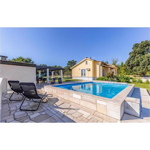 Two-Bedroom Holiday Home In Valtura