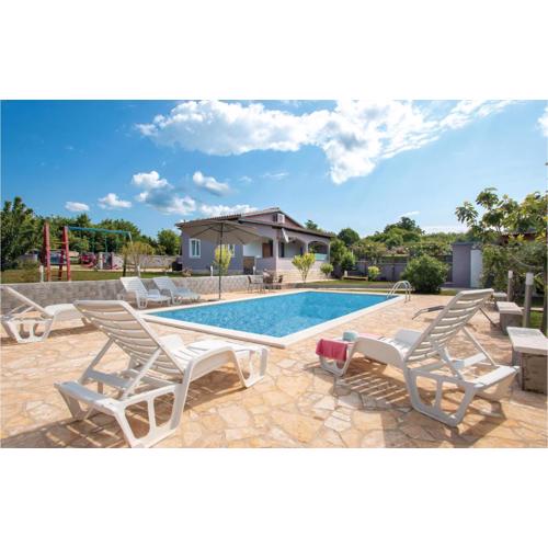 Two-Bedroom Holiday Home In Valtura