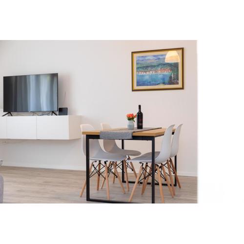 Two Flowers Luxury Apartment