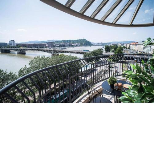 Two-storey riverside panorama apartment