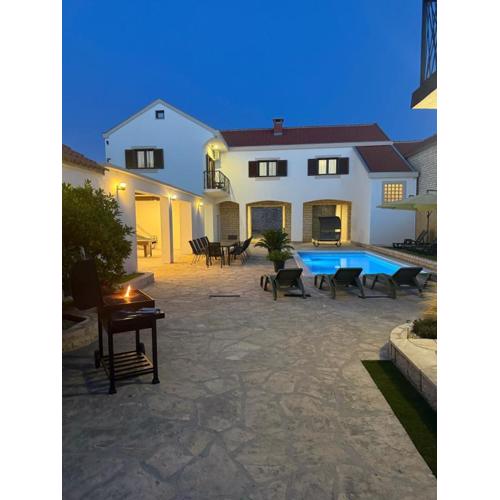 Two Villas with Pool and Jacuzzi, Villa Marin, Pridraga