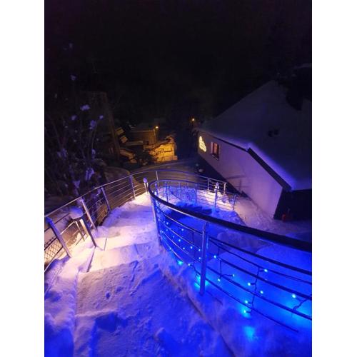 U Tadka dom z jacuzzi na zielonej