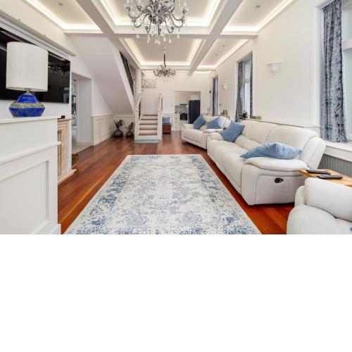 Uhu Villa 750 m2 - Budapest