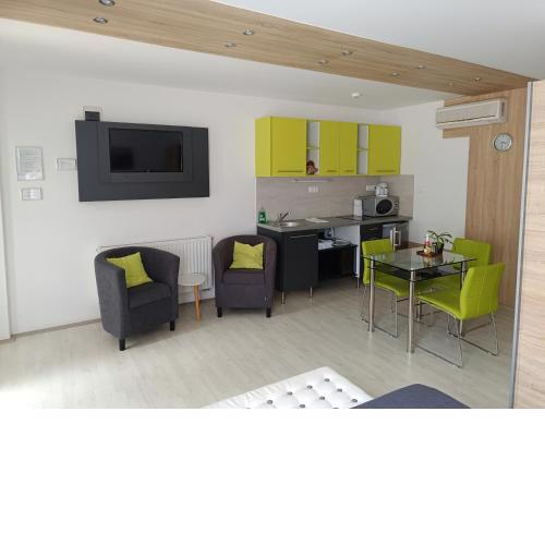Újhely Apartmanház