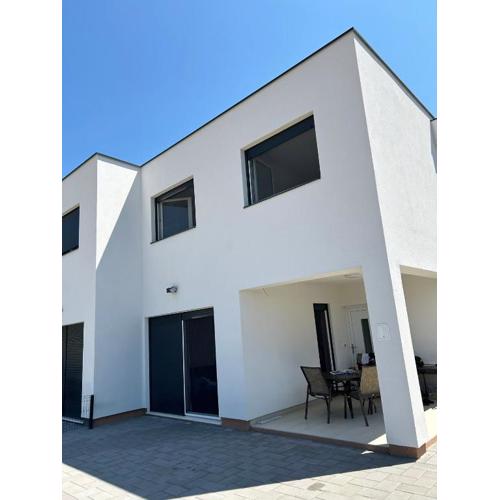 Ujo Marko House