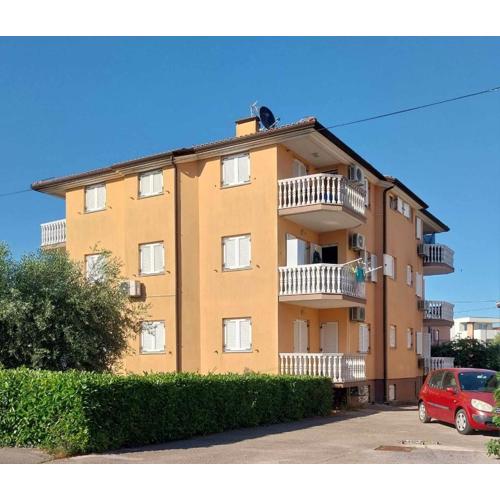 ULA LA apartment