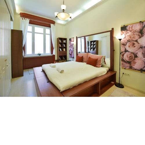Ultra central apartment at Synagogue