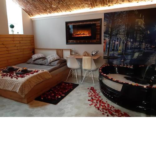 UNDERGROUND Jacuzzi Rooms
