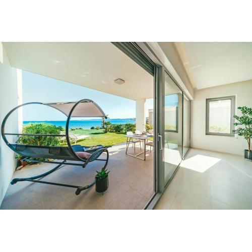 UNIQUE LUXURY DESIGNERS APARTMENT RIGHT NEXT TO THE BEACH