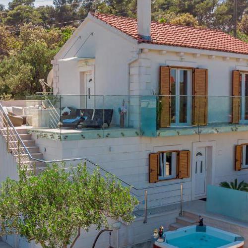Uniquely designed Villa Ivana with outdoor Jacuzzi nearby the pebble Banje beach at the Island of Solta