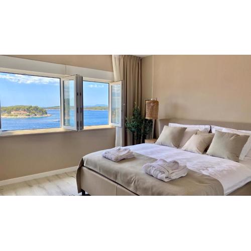 Up&Above ,New Luxury Apt, Steps from Beach and Old Town