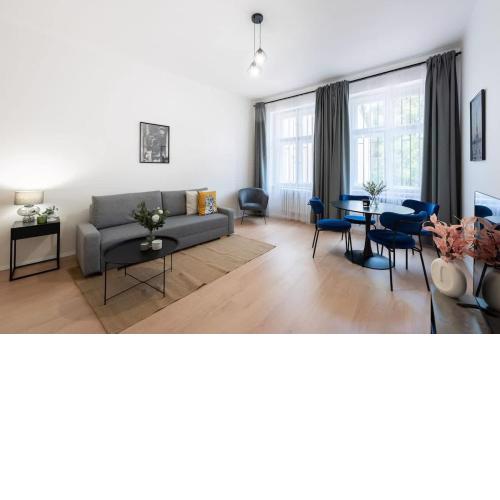 Urban 2BR Haven with Sofa Bed in Central Prague
